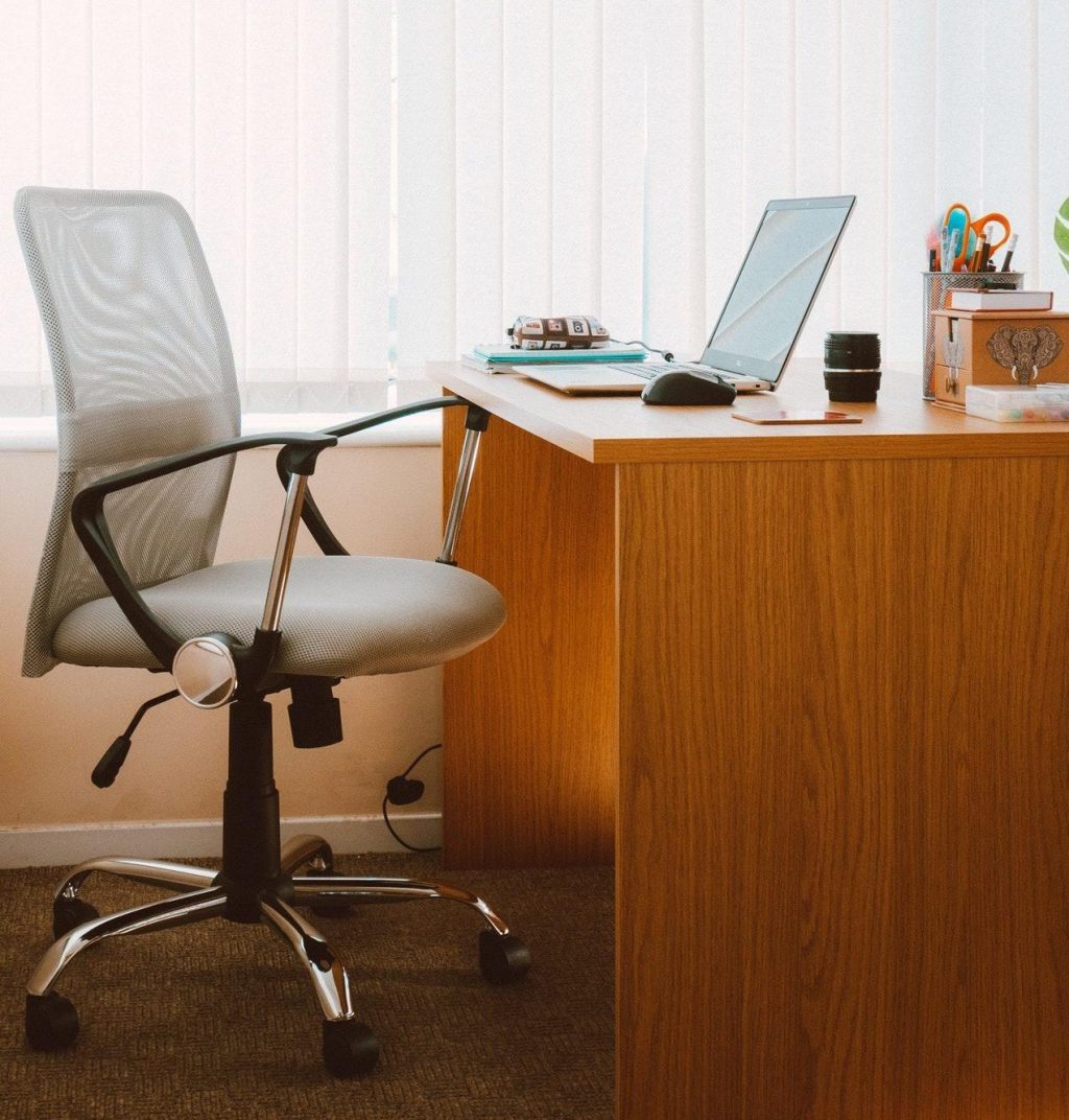 Small Space, Big Ideas: Designing a Home Office for a Small House capecodofficeconsultants.com/small-space-bi…