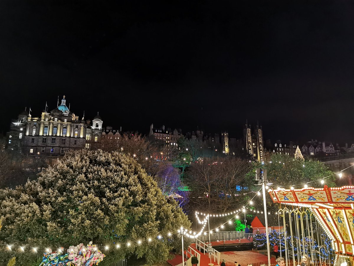 KongGe_'s tweet photo. Good memory in Edinburgh. 😢 https://t.co/sLFZHNMwX3