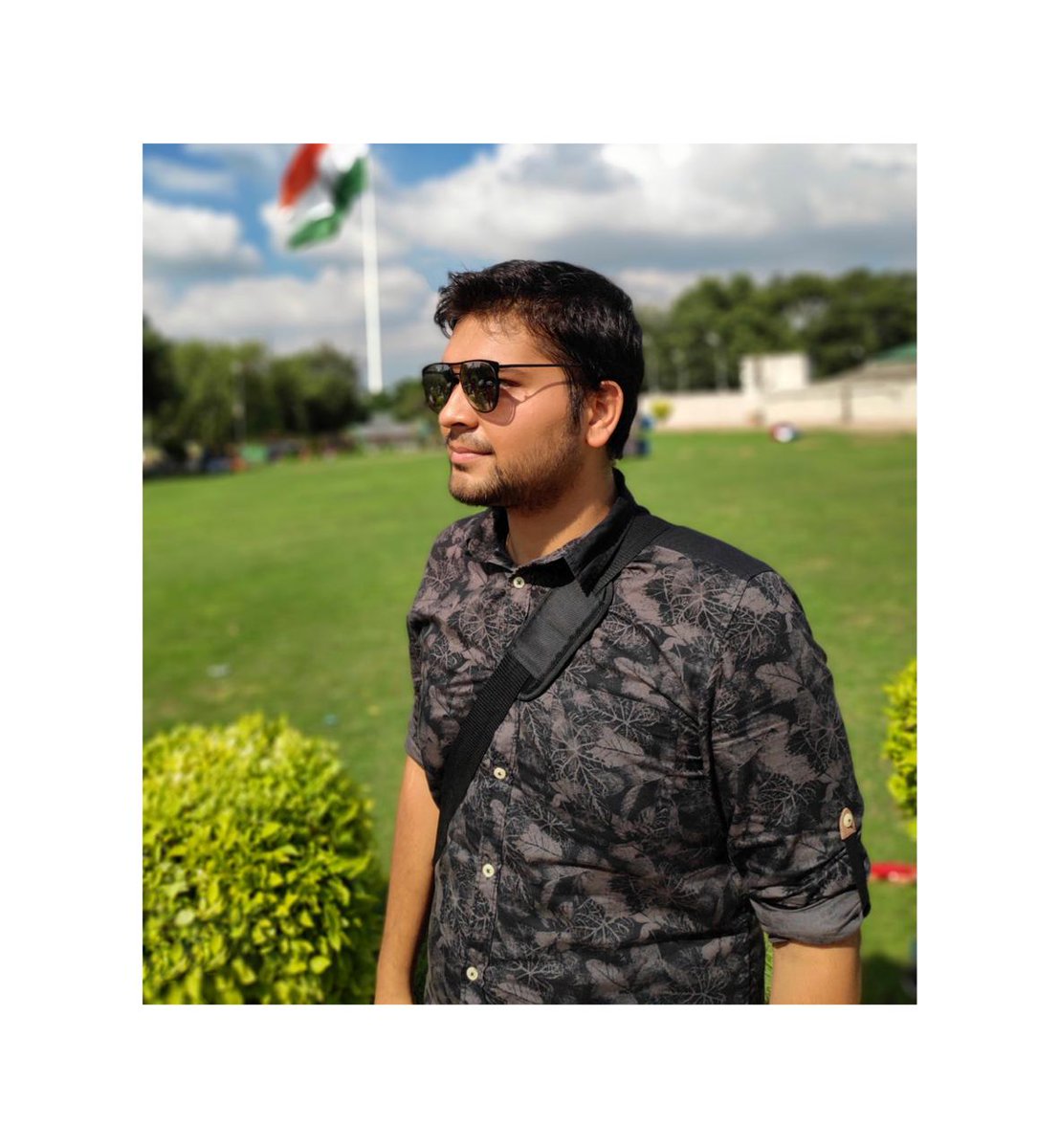 booksonthemetro's tweet photo. #HumansOfBODM 🌻
Dhairya is an electrical engineering student from DTU. There are two things that make him stand out: One, he plays amazing guitar (you ought to listen to him); and two, he loves to play video games on a PC, that he BUILT. https://t.co/t3fd40G4jg
