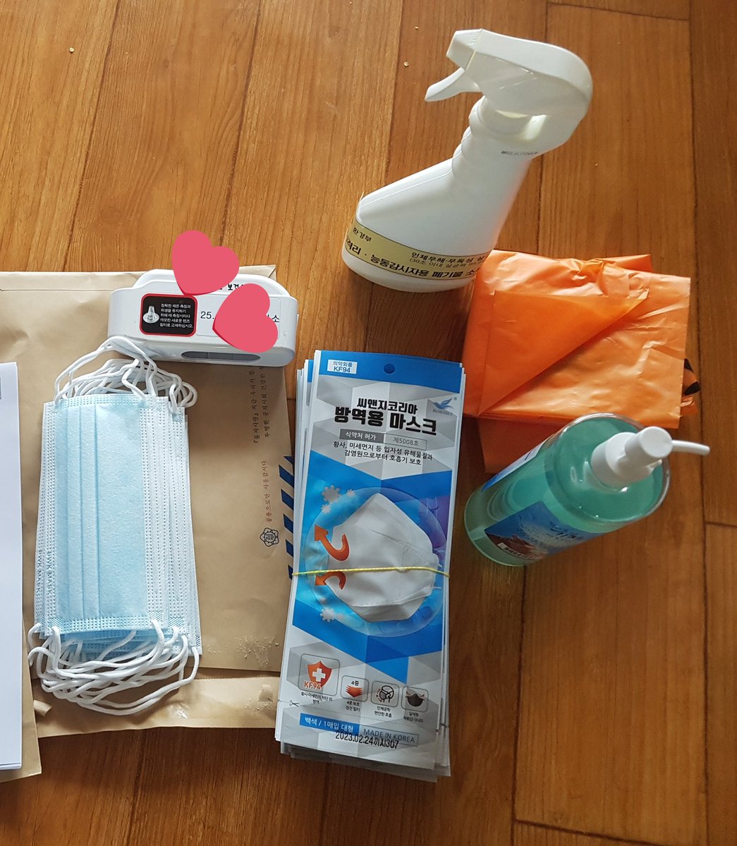As soon as they arrived home they received a call from their GO to drop off packages with 14 masks, hand sanitizer, thermometer, cleaning supplies, trash bags to avoid contaminating other areas... and food. The amount of food is what really gets me, as does the ChocoPie 정 