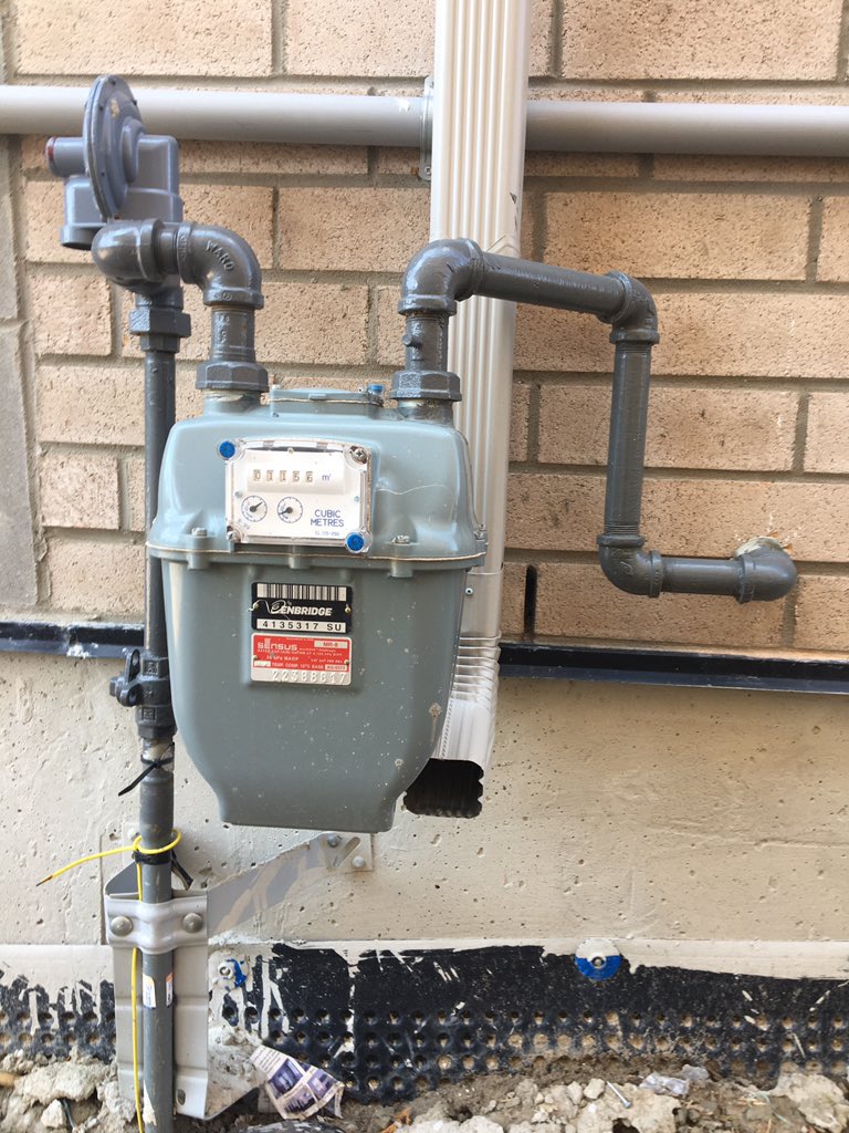 Adamjosephchase's tweet photo. @enbridgegas is this safe ? Just curious https://t.co/O9oSyYMRNy