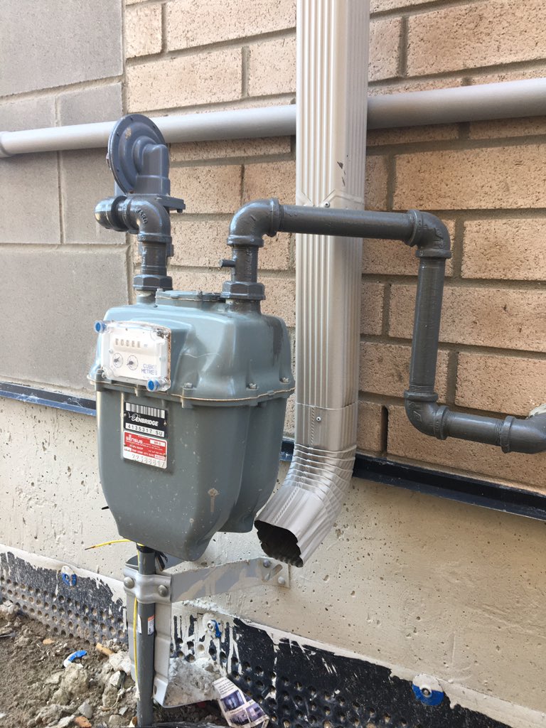 Adamjosephchase's tweet photo. @enbridgegas is this safe ? Just curious https://t.co/O9oSyYMRNy