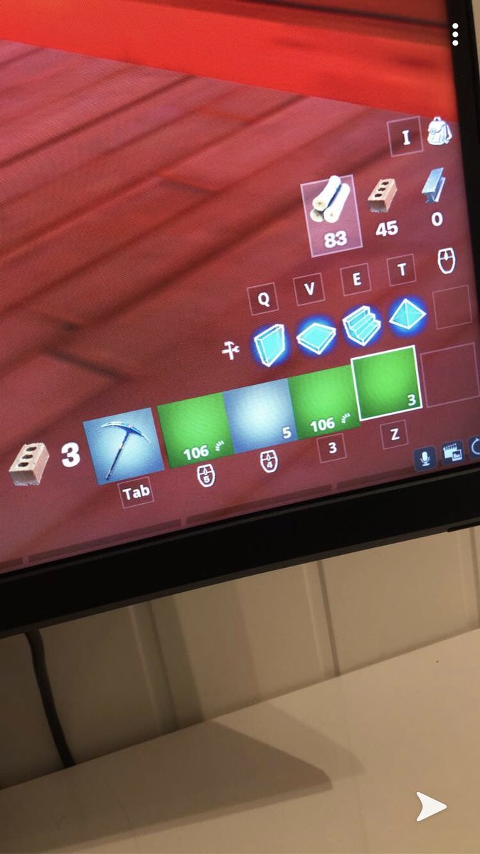 Ramonstalsberg's tweet photo. @FortniteGame / DEAR, Fortnite... its been a while now we actually can have fun when we play fortnite, but? Its impossible to play this game cause we can’t do anything... #bugs #texture #comp #lag #HELP https://t.co/T4yJFwZact