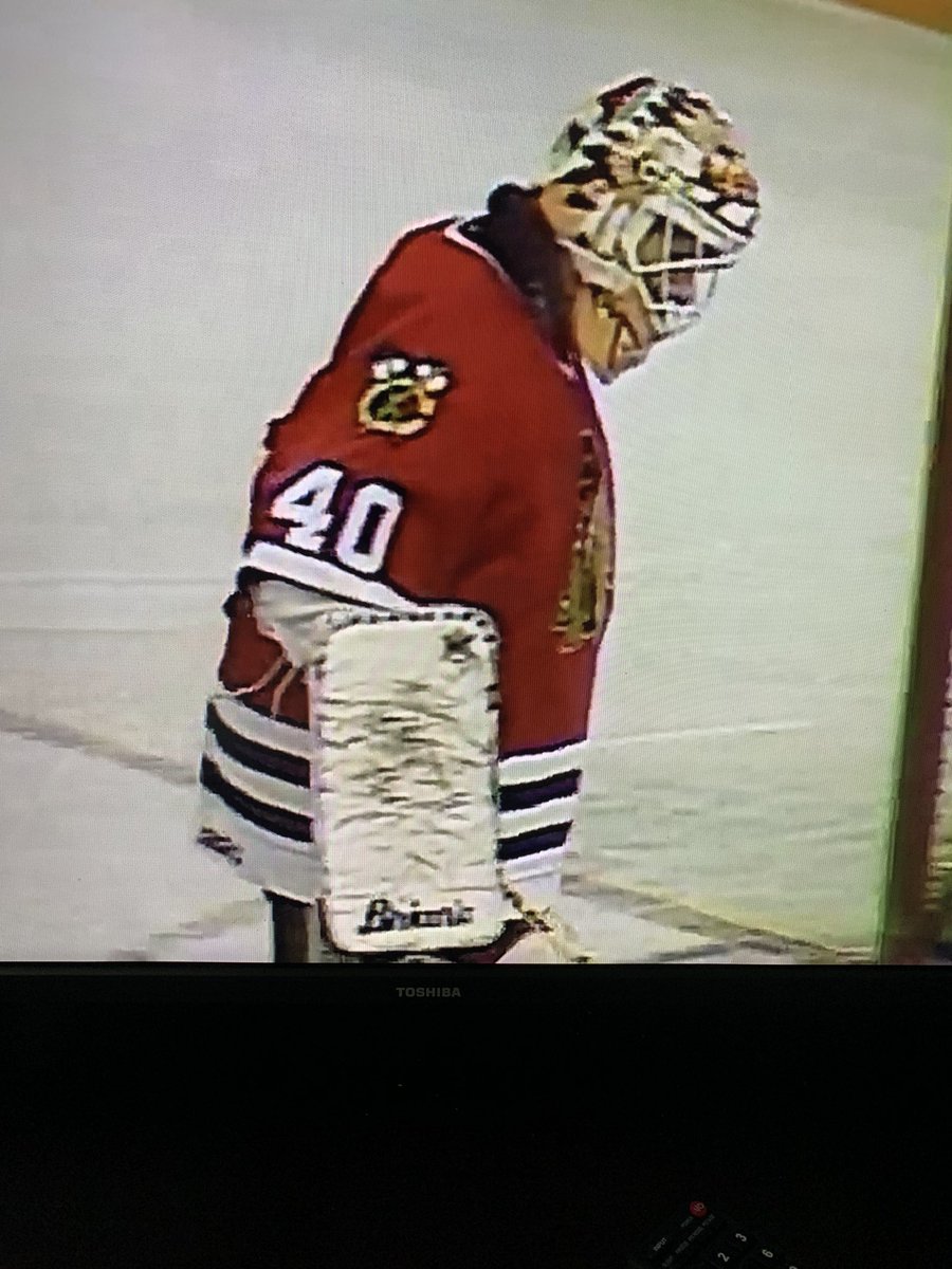 JR0791's tweet photo. Watching a classic Blackhawks game. That mask paint job is off the rails!!! Way to go Panger! @Panger40 @goaliesonly @VintageGoalie @KevinWeekes @InGoalMedia @Tendy_Gear @GoalieHistory @EssensasBlocker #hockey #goalie #classic https://t.co/ShYXlm0LG9