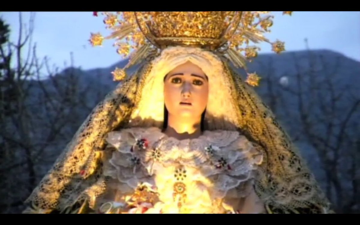 ✝️DOMINGO DE RAMOS✝️

Precioso primer plano📸
María Stma. de la Paz y Esperanza se muestra Esplendorosa a los marbelleros.
🎶 <a href="/AMLaLira/">A.M. La Lira</a> 
🎼"Callejuela de la O"
📍Calle Arte

#DomingoDeRamos #Marbella #Pollinica #Misericordia #PazyEsperanza