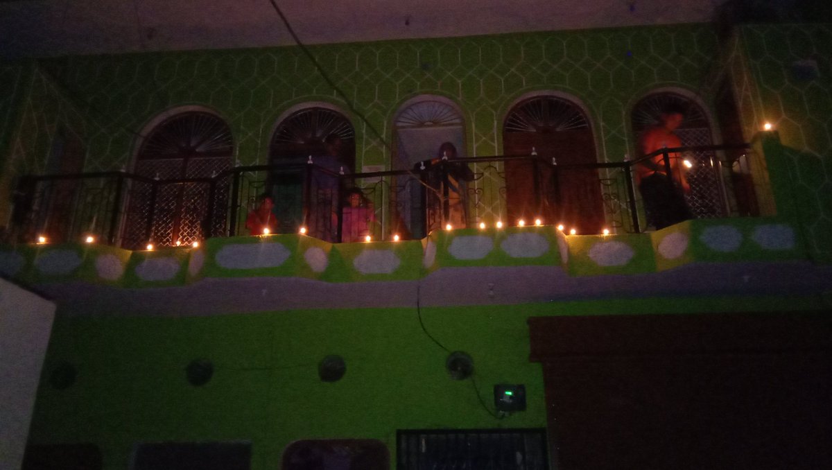 आज हमने हमारे माननीय प्रधानमंत्री जी के आह्वान का पालन किया और अपने घर मे दीप जलाय।                                 हर हर मोदी घर घर मोदी