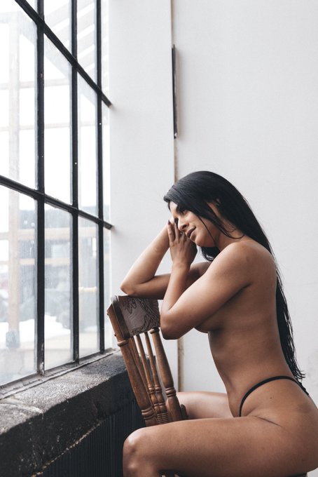 Reminiscing to when we use to be able to go places. https://t.co/z3ydO8Aaka