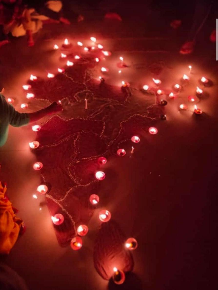 Harshitartistic's tweet photo. कोरोना के खिलाफ युद्ध में प्रधानमंत्री @narendramodi जी के आह्वान पर आज पूरा देश दृढ़ता से खड़ा दिखा। इस प्रकाश उत्सव ने एक नई ऊर्जा और आत्मबल का संचार किया है।
मेरी एक छोटी सी कोशिश पूरे देश को रोशन करने की
#LightForIndia #LightsOfHope #LightsOverLockdown #Diwali #9bje9minutes https://t.co/5NmA2eci7p
