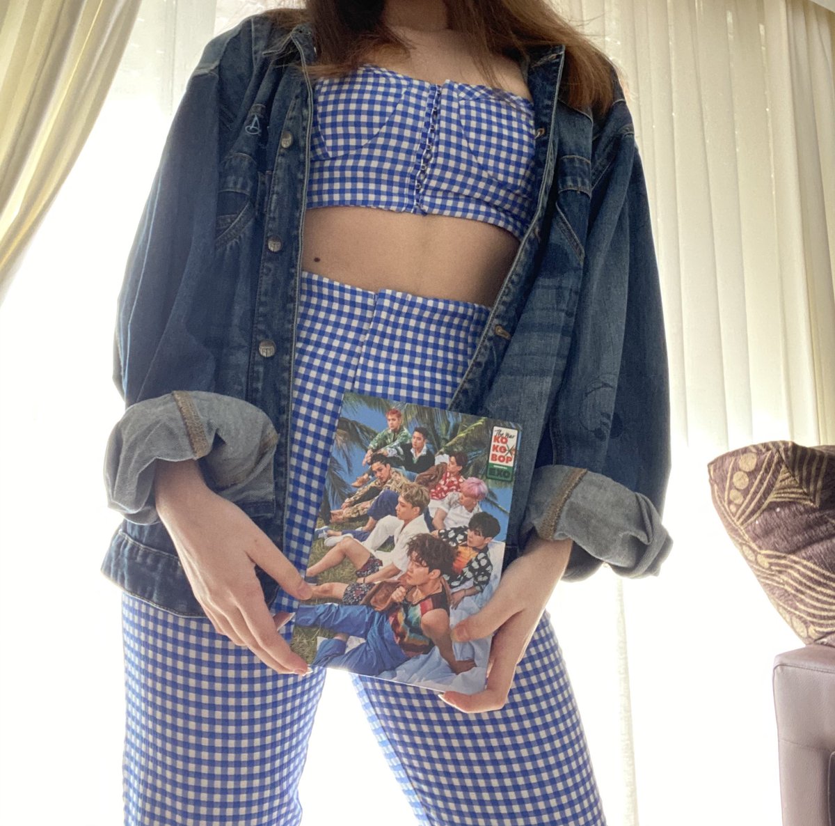 BAEKHYUNLEGEND's tweet photo. Dressing up as kpop albums: late as always edition 🍓✨🧸 https://t.co/63Iu0rnVrf