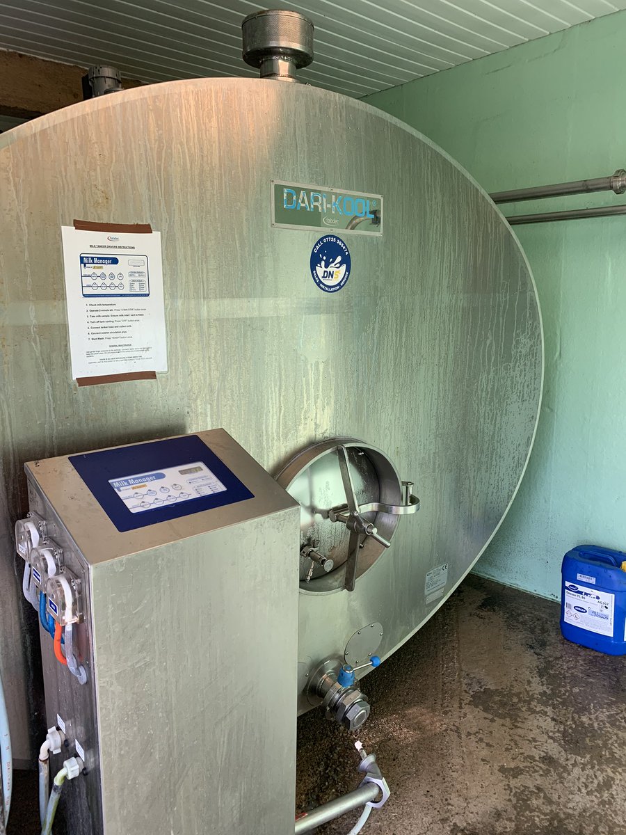 DaveNic92's tweet photo. Back to back evening call outs, Saturday and Sunday night🦸🏻‍♂️

Making sure our Hero customers can still get the highest quality milk out to consumers ASAP 🥛👌

#tankman #teamdairy #farming #cheshire https://t.co/LeznLc2mip