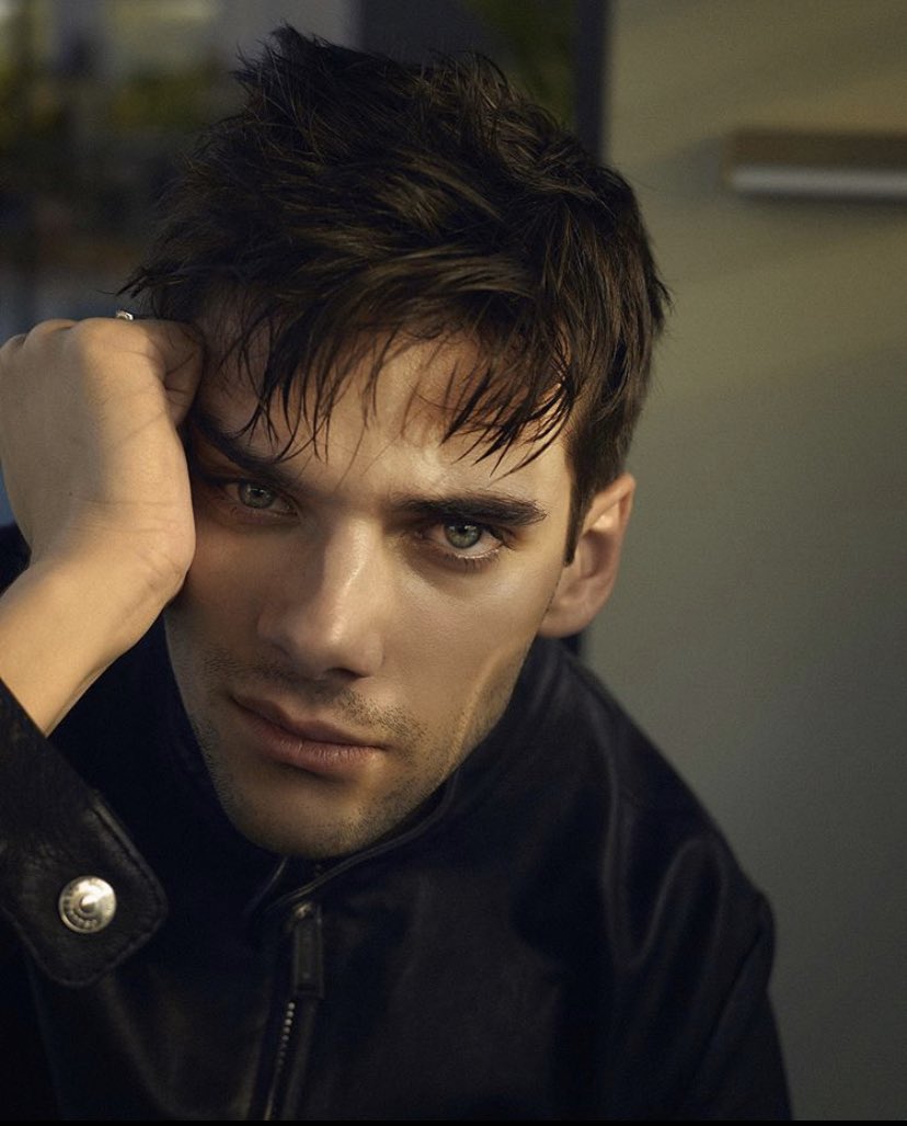 New picture of Álvaro on his instagram right now