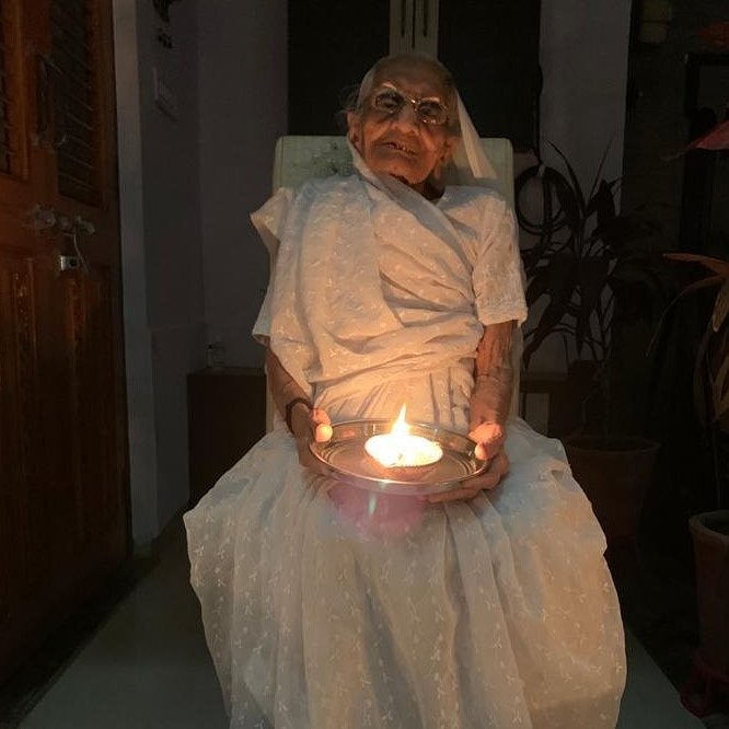 DDNational's tweet photo. #9baje9minute 
PM Shri @narendramodi's mother Heeraben, lights an earthen lamp after turning off all lights at her residence.
#IndiaFightsCorona https://t.co/dmCeAYifpR