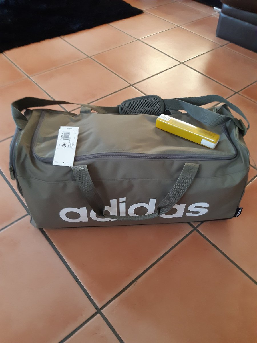 HrMReductionist's tweet photo. Packed & ready for Change rough sleeper who had nothing but the clothes on their back kitted out for a journey that they have decided to embark on for residential treatment supported by @TurningPointUK #Oxfordshireroadstorecovery #inspiredbypossibility #empoweredtochange https://t.co/3MRIYwIjEa