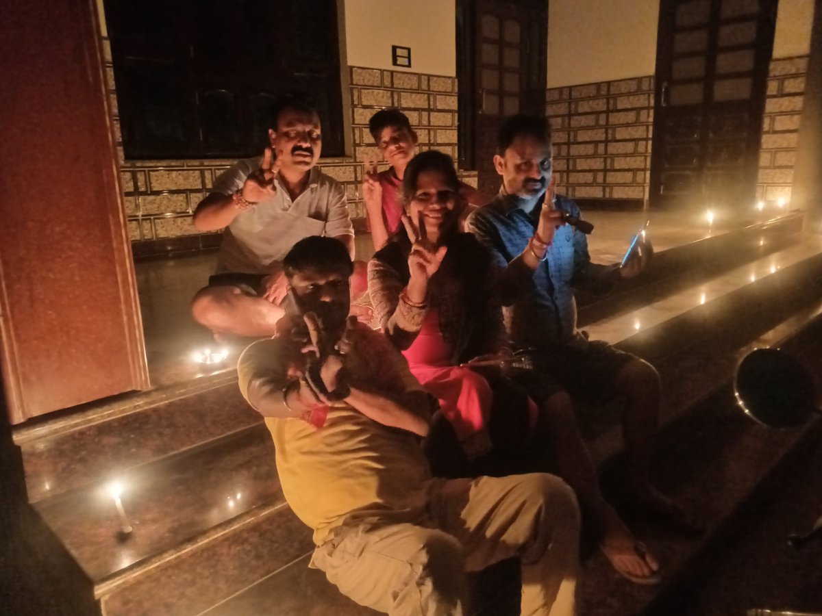 DivyankTRIPATH4's tweet image. जीवन ज्योति को प्रकाशित करने के लिए मेरे प्रधान मंत्रि जी का ये पहल कितना सराहनिय है ये तो बताने की जरूरत तो नही पर ये तो सच है की आज हमारे देश की डोरी एक मजबुत हाथो मे है नही तो आधी अवादी तो ...
#modisupport
#diyalight