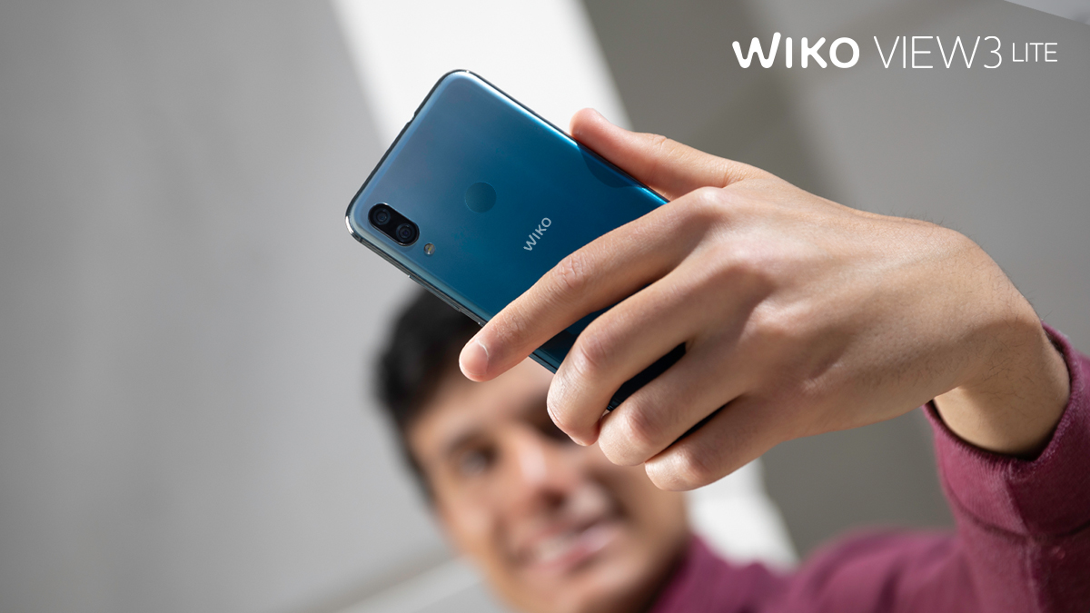 WikoUAE's tweet photo. Smile to life and the front camera of your Wiko View3 Lite and take impressive Selfies. 🤳🏼📸

Available across the UAE for 499 AED. 🇦🇪

Read more:
➡️ https://t.co/VVpPBrNjOr

#WikoUAE #WikoView3Lite #LetsLiveIt #Selfie https://t.co/yr5v8YK3jk
