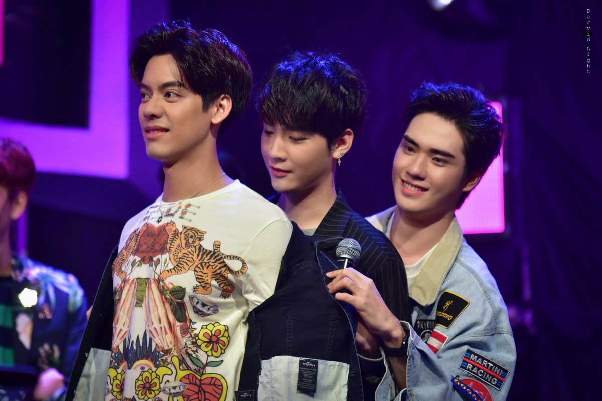 darvidlight's tweet photo. เต้ฮ่ะ ผมชื่อเต้มากับคิม แล้วก็มากับตี๋ ~ 🎶
#TaeDarvid #ขุณขิมมอญ #TEeThanapon #superboyprojectweek7 https://t.co/8jFkdTm5U4