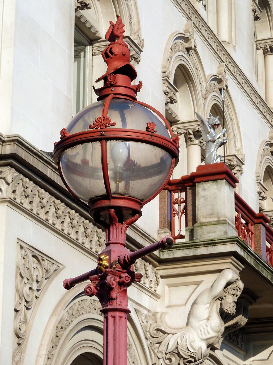 Gaslight of the Day, No.5 [Holborn Viaduct]