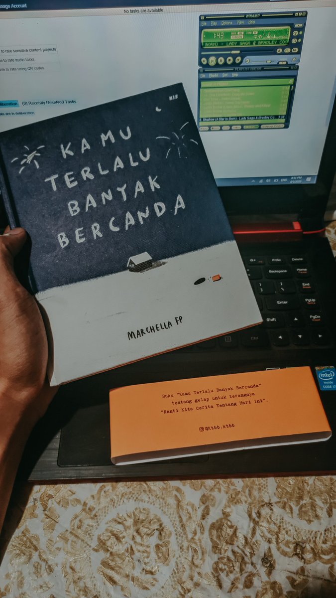 fadhlieAZIZ_'s tweet photo. Spoiler #ktbb 
Makasih bukunye opay🍗
#kamuterlalubanyakbercanda https://t.co/Ao0e5V4D6t