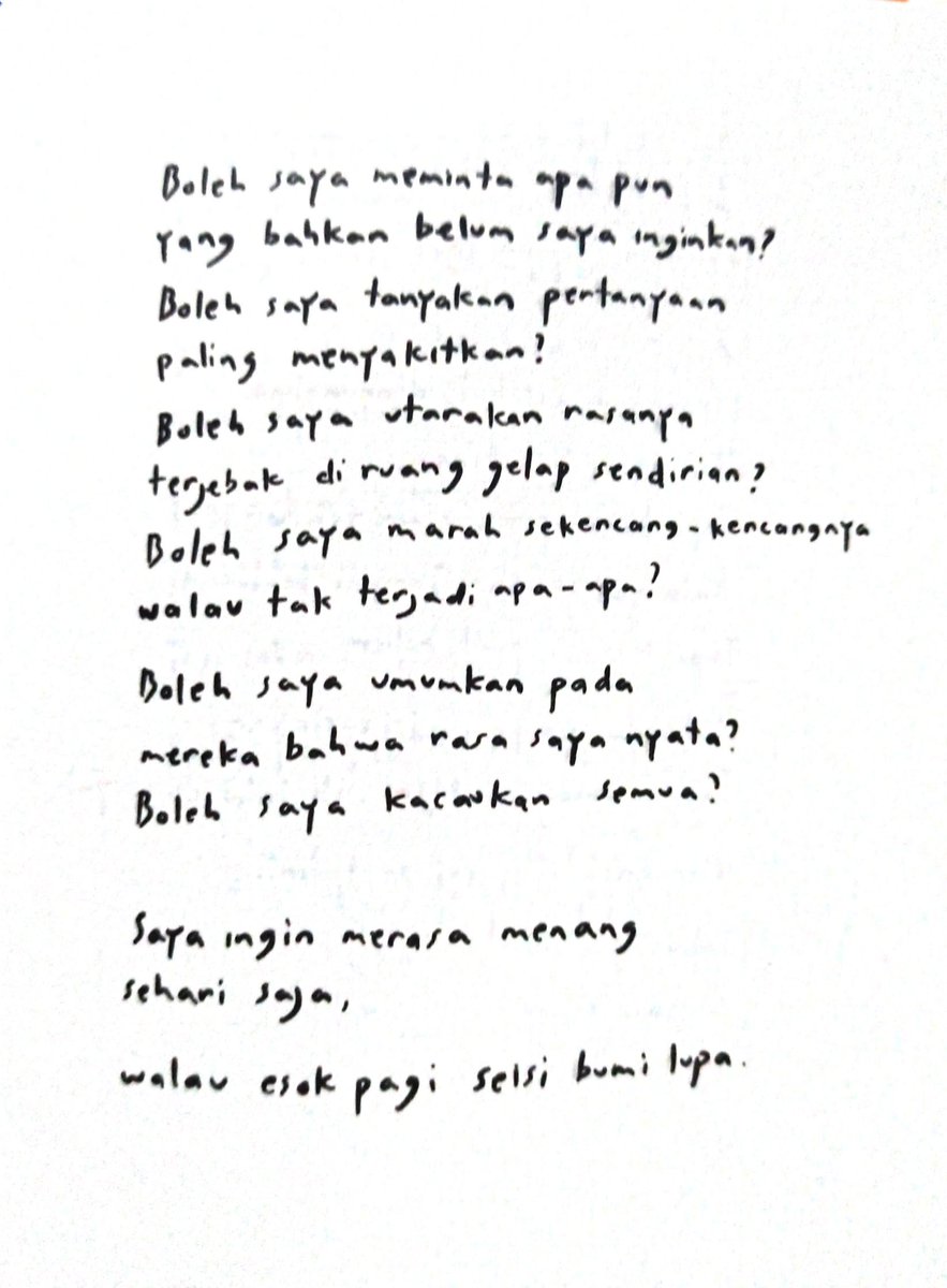 fadhlieAZIZ_'s tweet photo. Spoiler #ktbb 
Makasih bukunye opay🍗
#kamuterlalubanyakbercanda https://t.co/Ao0e5V4D6t