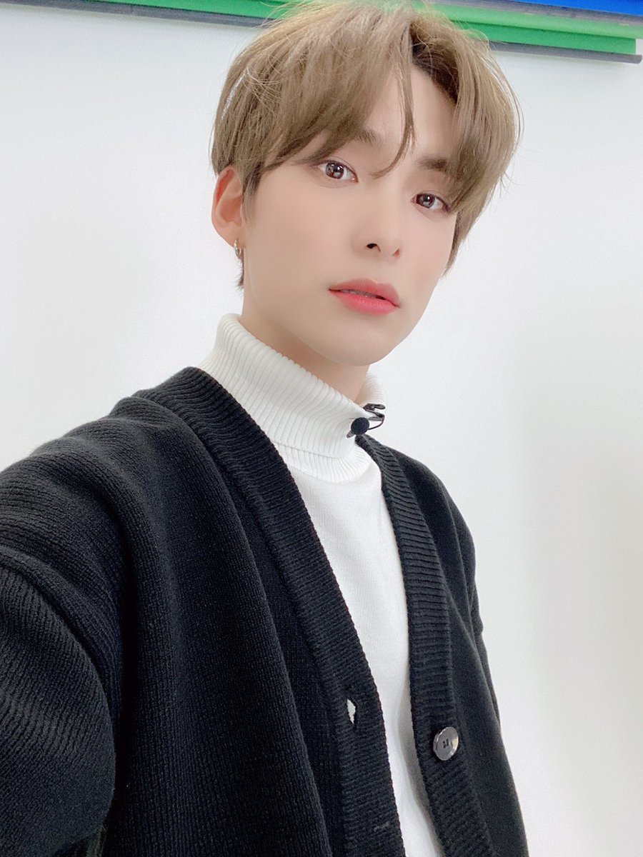 aceturkey7's tweet photo. [200402] #ACE_TWT

[#ACE_JUN]
Merhaba, Ben moda tasarım kursundan  birinci sınıf öğrencisi JUNY  😁✌🏻💕💕💕
Lütfen ilerde de Beat TV’ye çokça kalp bırakın  🙏🏻❤️
#ACE #에이스 #CHOICE #초이스
#ACEStyle #OkulunİlkGüni #BiribciSınıfÖğrencisi #HavalıÇocukSuncheon

Cr acetranslation https://t.co/z9HQYKwUFr