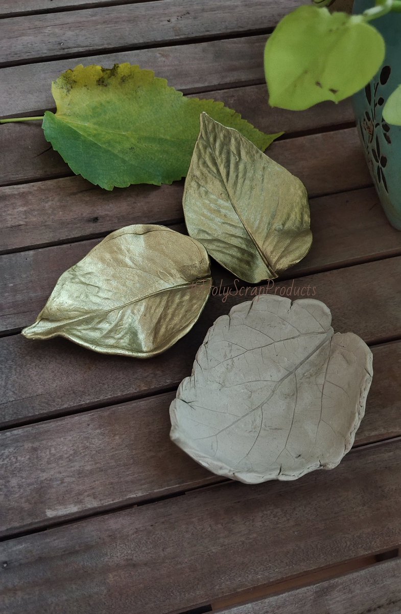 Day 12- (day 17 for me) #21DaysChallenge  #LockdownChallenge I made clay trinket dishes with leaf imprints. Mulberry & Pothos leaves are my favourite as they have bold veins & a pretty shape.  #QuarantineActivities  #DIY  #Quarantine  #arttherapy  #handmadegifts
