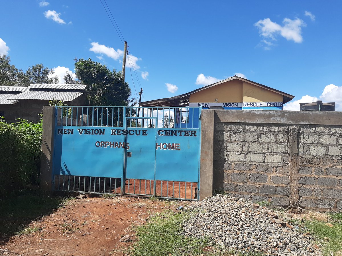 salimmrashid's tweet photo. #EmployDegreeNurses,  we are up again. In the meantime we are at the frontline by teaching the vulnerable groups on hand hygiene and other #COVID2019 preventive measures to the vulnerable groups and donating liquid hand wash @NYC_YouthVoice @RoySasaka @MOH_Kenya @citizentvkenya https://t.co/4QtsOOe2MC