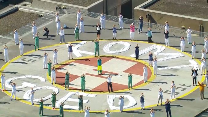 De Ronde: Marc Van Ranst op het dak van UZ Leuven: “Komt goed” dlvr.it/RTCbYX