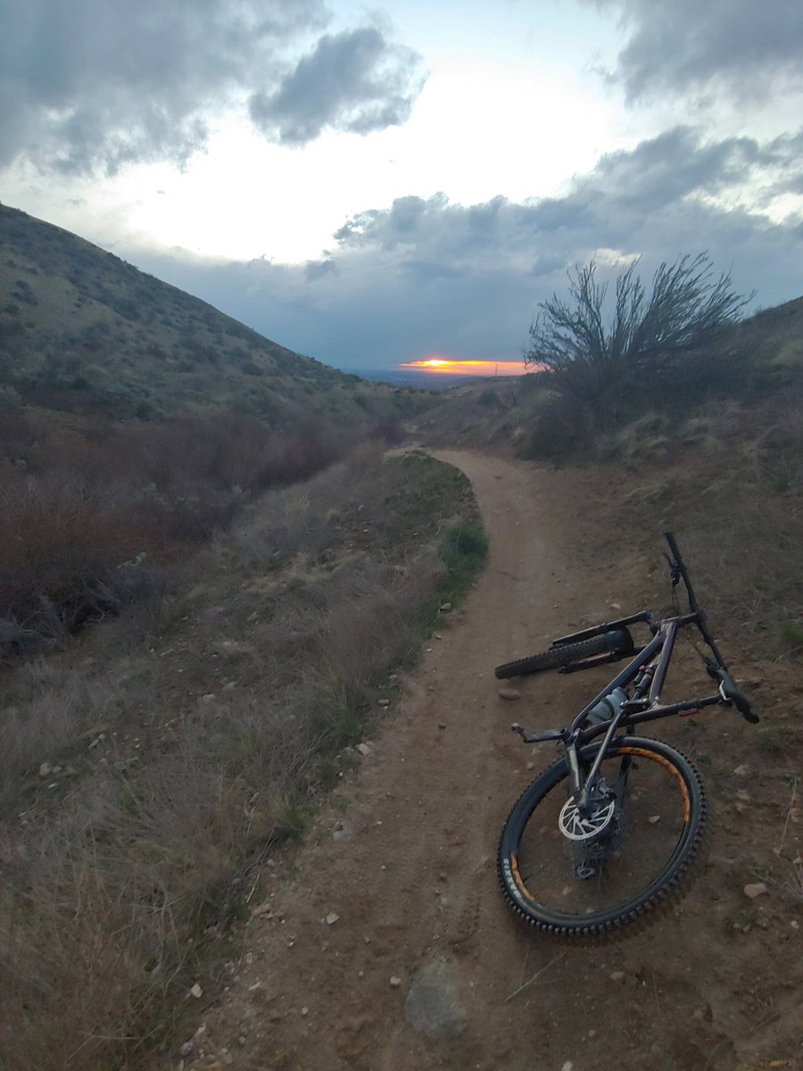 DDauwalter's tweet photo. Boise foothills at dusk have been a good reprieve from the house over the last month.  Gotta time it to avoid peak use times. #virusessuck https://t.co/CbsIC3tWUS