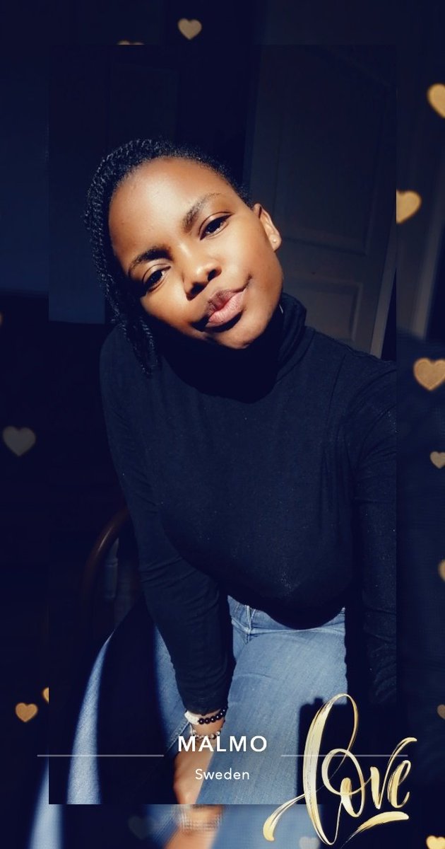Dimpled_Candy's tweet photo. It's sunny sunny today and like warm warm #sunkissed #StayHomeSE #windowselfies πππ https://t.co/1iH0bPFm4M