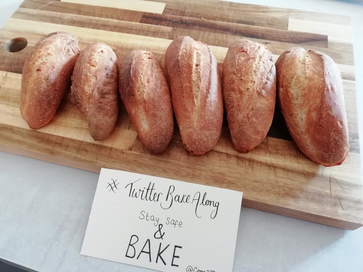 Gemz239's tweet photo. Some sourdough petit pain for this weeks lunches 😋 finally got some nice scoring! 😁 #twitterbakealong #StaySafeAndBake @thebakingnanna1 @Rob_C_Allen https://t.co/RlAcDNHjaH