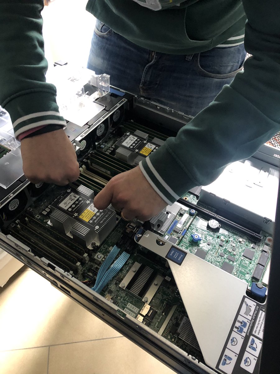 tlcweb's tweet photo. Intervento di #manutenzione su #server @HPE_IT presso il nostro #datacenter di #lameziaterme #catanzaro #calabria #itmaintenance #hpeserver #tlcweb @HPE_Servers @paolo_daniele @lucianotalarico https://t.co/K8f6h0GIfz
