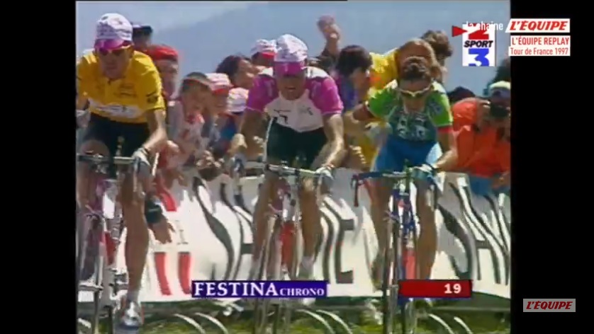 Rezistan92's tweet photo. Pas juste une étape. Mais une enfance, un sentiment de liberté, de transmission avec mon père encore près de moi. La découverte d'un sport avec des yeux de gosses. Chaque maillot, nom de coureur, commentaire ne sont qu'émotions ! #lequipeVELO #lequipeREPLAY #lequipeVINTAGE #tdf97 https://t.co/4fRhekzy48