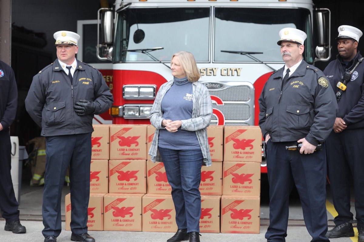 JerseyCity's tweet photo. Thanks to @Lairdsapplejack for retooling their production facility in Colts Neck to make hand sanitizer. Lisa Laird donated 90 gallons of disinfectant to be used to sanitize the firehouses. Barry Heffernan of #TribarServices helps unload the donation.
#JCresonds #JCFrontline https://t.co/6SfXVhh3UM