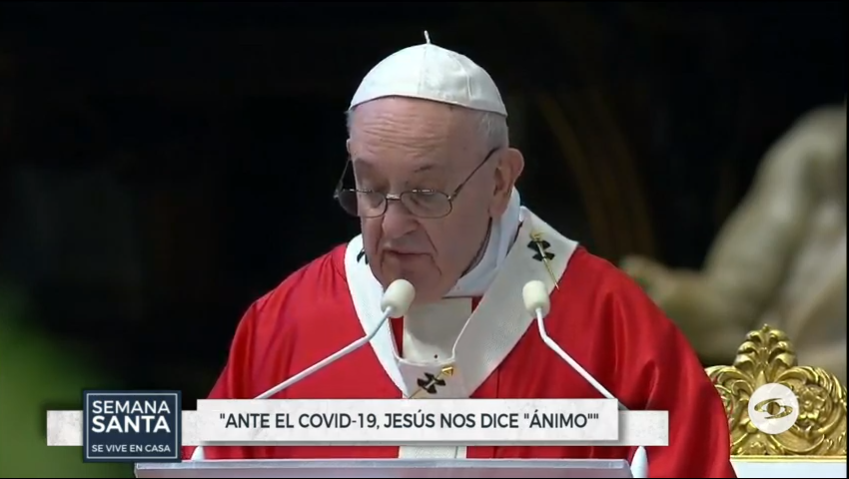 NoticiasCaracol's tweet photo. "Mirad a los verdaderos héroes que salen a la luz en estos días. No son los que tienen fama, dinero y éxito, sino son los que se dan a sí mismos para servir a los demás": papa Francisco en Domingo de Ramos https://t.co/r3fq2QB8u7 https://t.co/upmBn6drYJ
