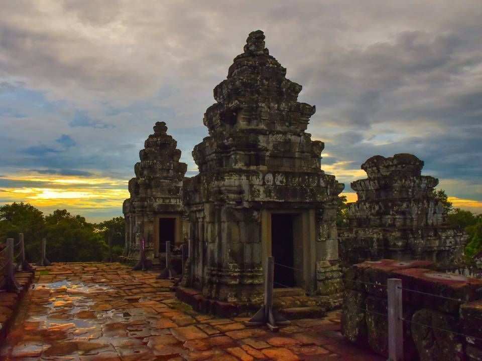 buff.ly/2GYETwm
Angkor Wat #Sunrise Tour <a href="/vrsrsiemreap/">Vacation Rental Siem Reap</a>| #RetweeetPlease &amp; #folowmeback #tt #ttot #TravelTuesday #travelblogger #cambodia #vacation #holidays