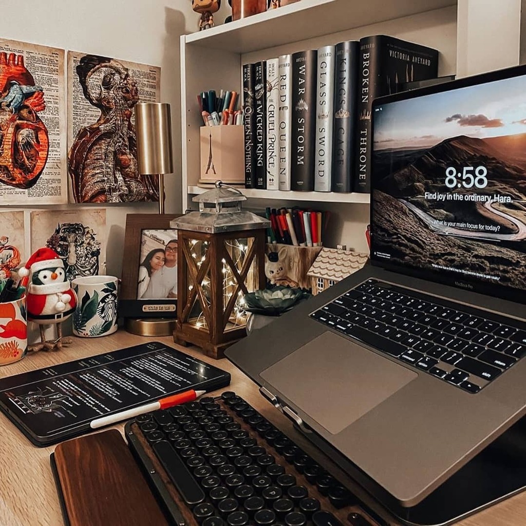 twohabits's tweet photo. Workspace by @hara.studies — A Techie College Studen from Pittsburgh, Pennsylvania / Daily inspiration, follow us and get inspired. #interiordesigns #designwork #workplace #workspace #workstation #deskdecor #desktop #instadecoration #onmydesk #freelance #homeoffice #homeinte… https://t.co/E0MiDVRIUD