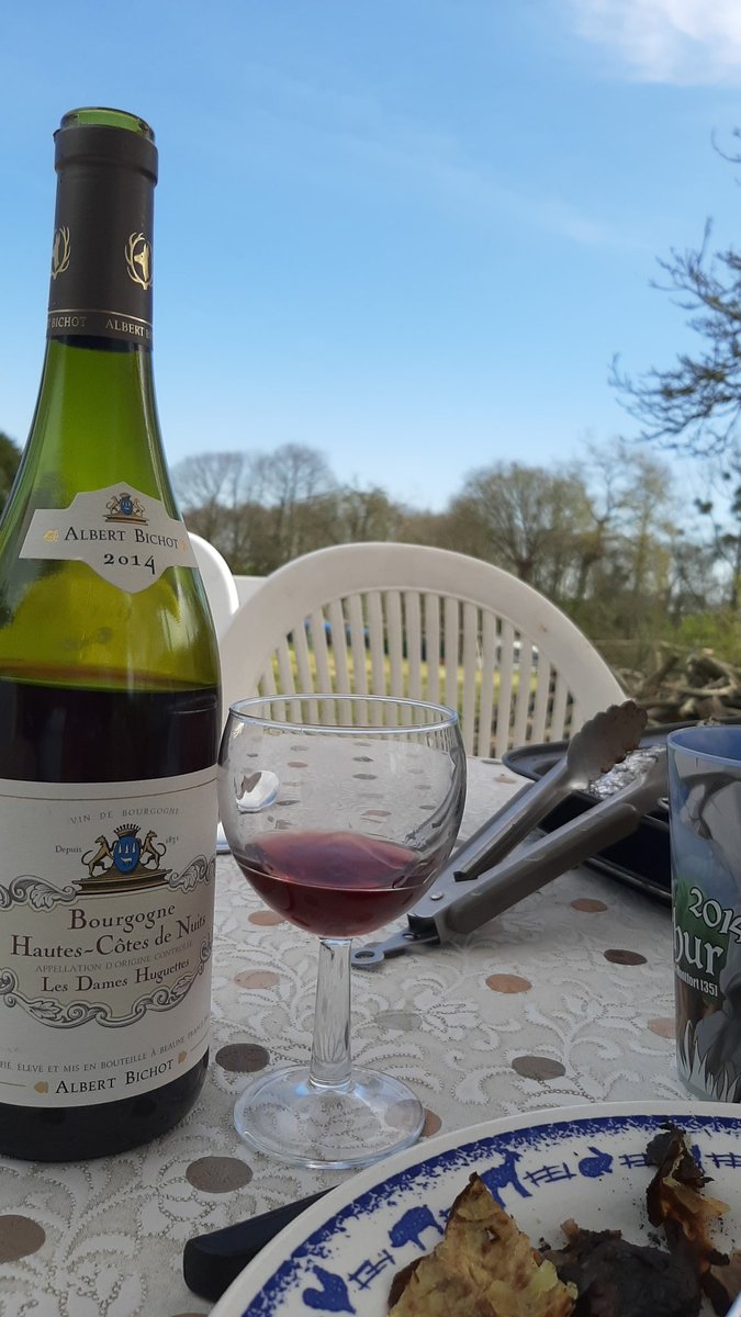 RebekiManzana's tweet photo. Bonjour du jardin. #barbeuk https://t.co/Jvk1bkEvYZ