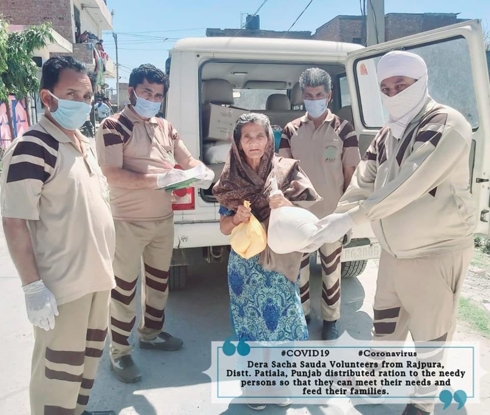alwaysHaPpY021's tweet photo. To help the needy families during the lockdown,the Dera Sacha Sauda volunteers distributedmonthly ration items to them.
#ServingTheNation
#ServiceToNationByDSS
#DeraSachaSauda
#IndiaFightsCorona
#CoronaOutbreakIndia https://t.co/6H3rCnfjPB