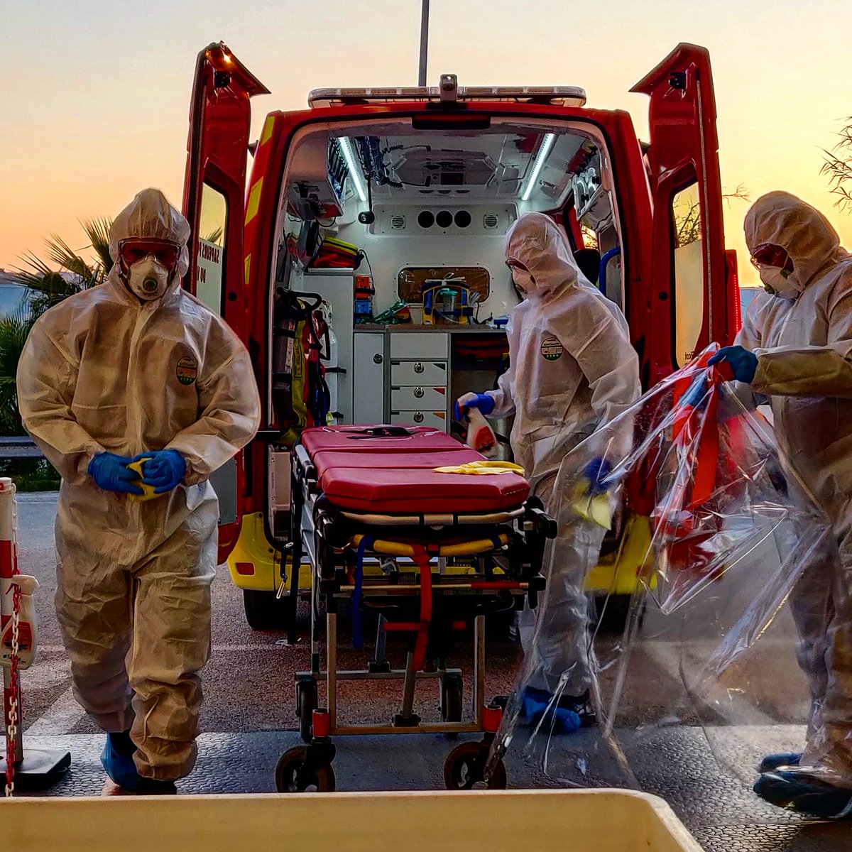 sp_var's tweet photo. Lutte contre le #coronavirus #COVID2019france 
Notre quotidien dépendra de votre comportement #restezchezvous #StayHome #respectezleconfinement #pompiers 
@SDIS83 @PompiersFR https://t.co/70P8Vp63Pq
