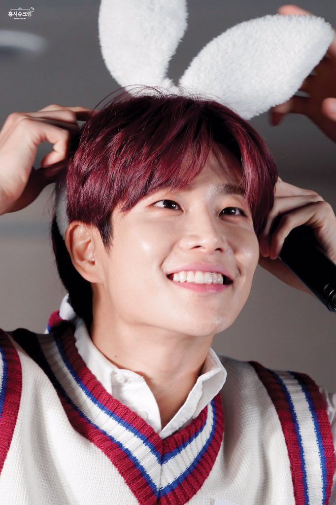 Arohas thirsty for Red hair Myungjun? A small thread;