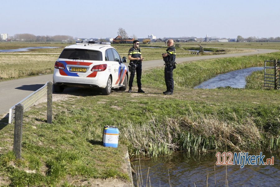 Jerrycans met mogelijk drugsafval aangetroffen in #Nijkerk. 112Nijkerk.