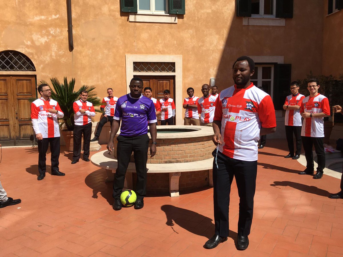 ClericusCup's tweet photo. La #ClericusCup in campo con le preghiere. La prima invocazione è del Sedes Sapientiae 👉 https://t.co/46CF5a9Slw
#prayandplay https://t.co/D04jQ1Jbh6