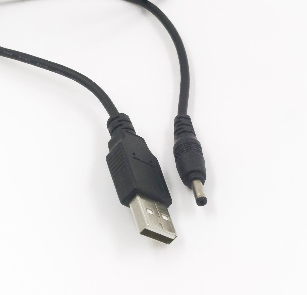 Et les rallonges bizarres. Mini USB (mâle) vers header sur la carte mère. USB vers "barrel" pour alimenter. Deux USB vers Mini USB pour les vieux HDD. Même chose en rallonge. Parce que l'alimentation par USB, c'est compliqué.