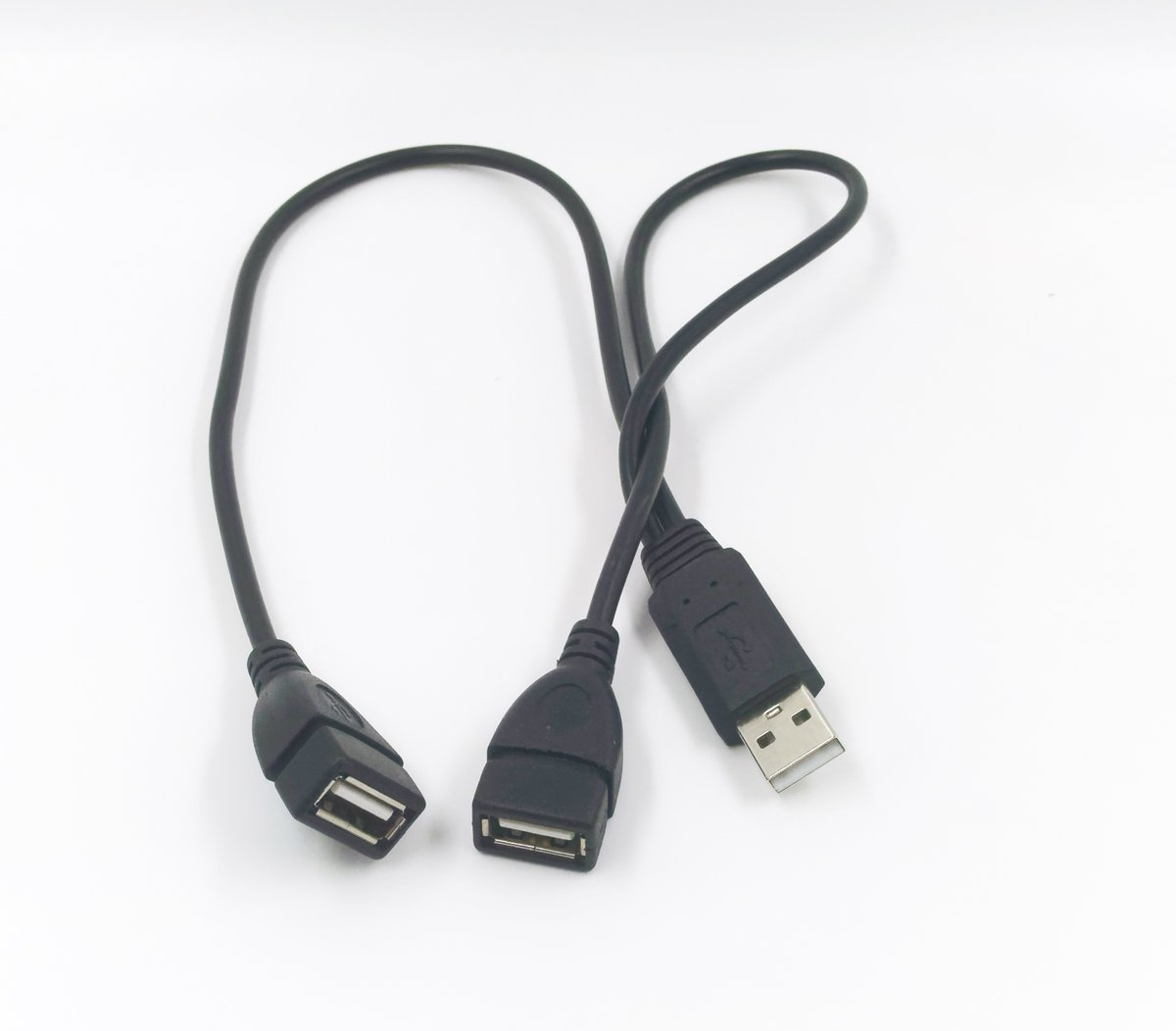 Et les rallonges bizarres. Mini USB (mâle) vers header sur la carte mère. USB vers "barrel" pour alimenter. Deux USB vers Mini USB pour les vieux HDD. Même chose en rallonge. Parce que l'alimentation par USB, c'est compliqué.