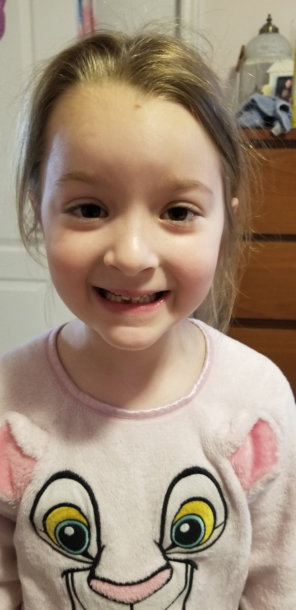 ET_PhoneHume's tweet photo. @FSolecky The girls loved the story! Liv wanted to share with both of you, she lost her first tooth today! Thanks for the story about bravery, we needed it this morning to get that tooth out! https://t.co/5JBVnr4OBS
