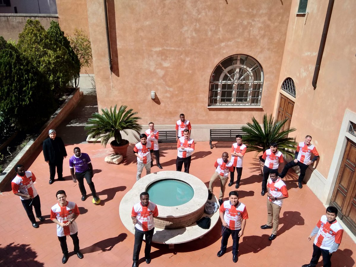 ClericusCup's tweet photo. La #ClericusCup in campo con le preghiere. La prima invocazione è del Sedes Sapientiae 👉 https://t.co/46CF5a9Slw
#prayandplay https://t.co/D04jQ1Jbh6