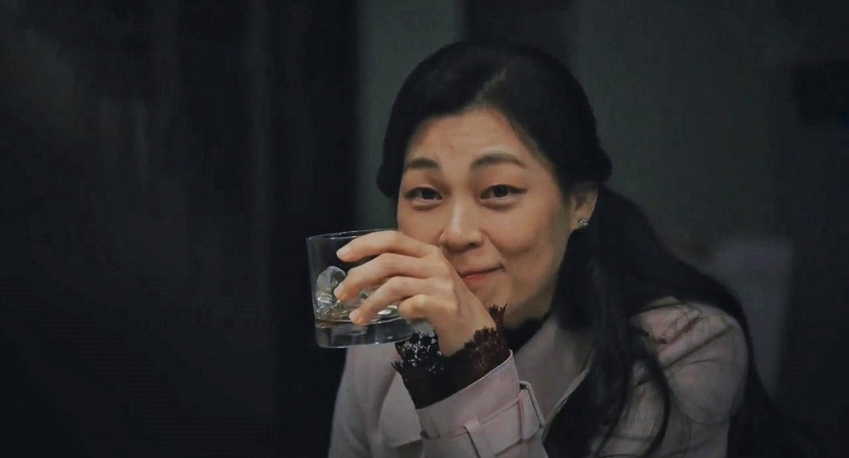 "You don't care about other people's feelings, do you? You don't care if people are miserable or not. You just watch everything from afar and have fun"Sun Woo has the shittiest friends a character ever had in a drama. #TheWorldoftheMarried