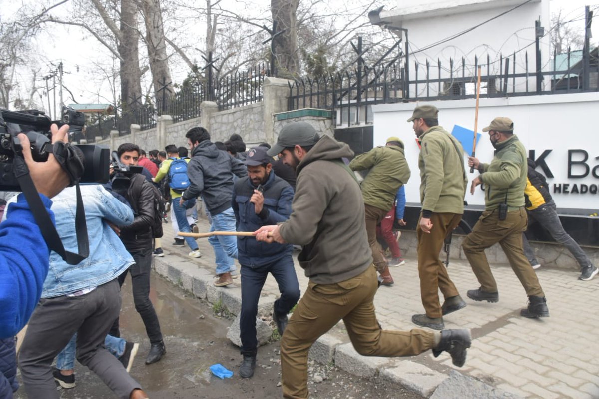BhattZian's tweet photo. #wewantjkbankresults does educated youth of Jk deserve this, why force young minds to get distracted from the mainstream @AmitShah @PMOIndia @nsitharaman @BJP4India @BJP4JnK @smritiirani @rashtrapatibhvn https://t.co/6jBqMgkKoF