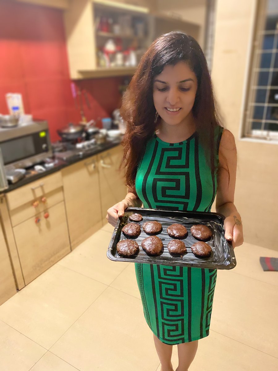 ChandniT's tweet image. I got all dressed and baked some Gooey Chocolate Fudge cookies today. Chocolate definitely makes you feel better about being in a lockdown. #QuarantineLife #BakingTherapy