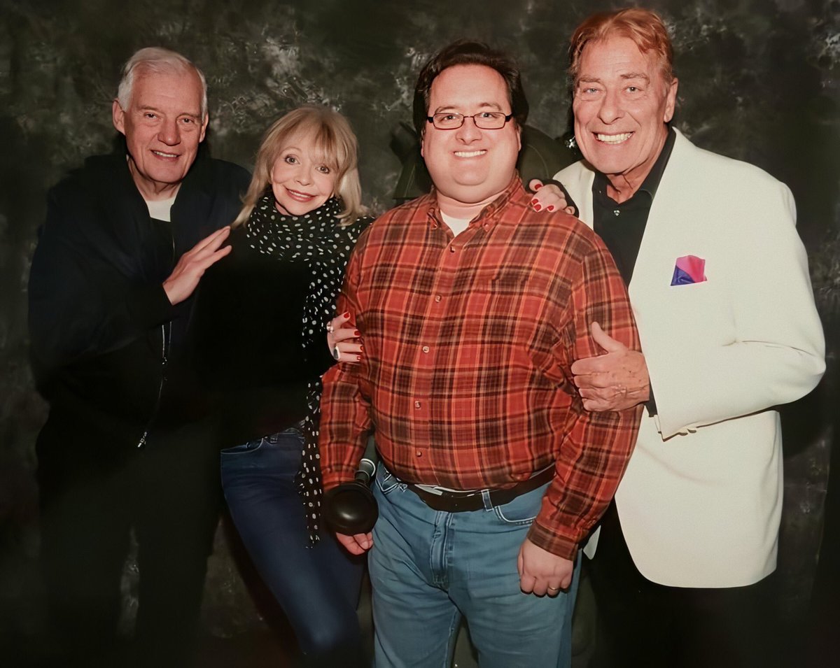 KyleBorcz's tweet photo. Hi! @ManningOfficial love and well-wishes from Indiana! #JoLive https://t.co/kToRLxt5Pk